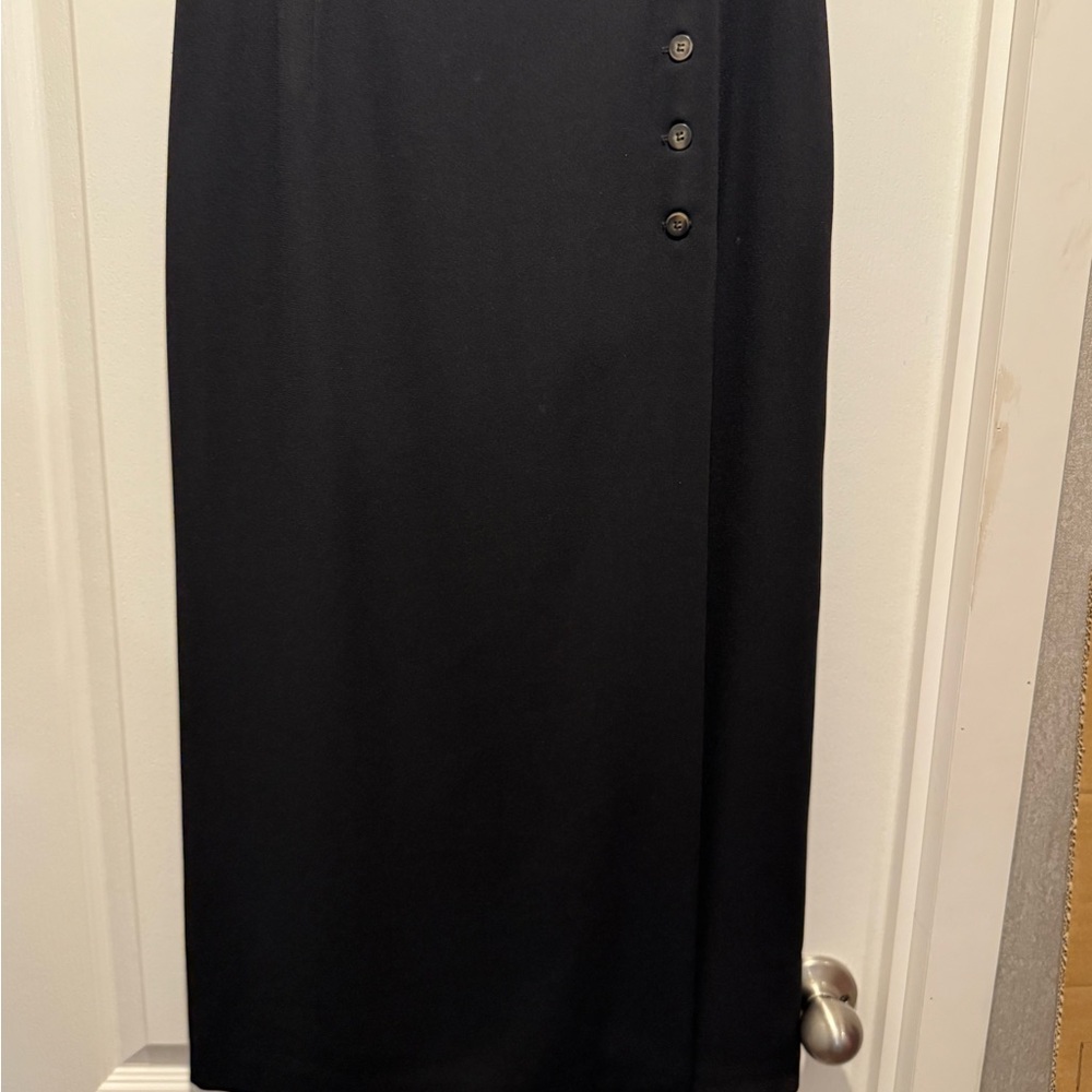 Chaus Elegant Black Midi Skirt with Button Accents
